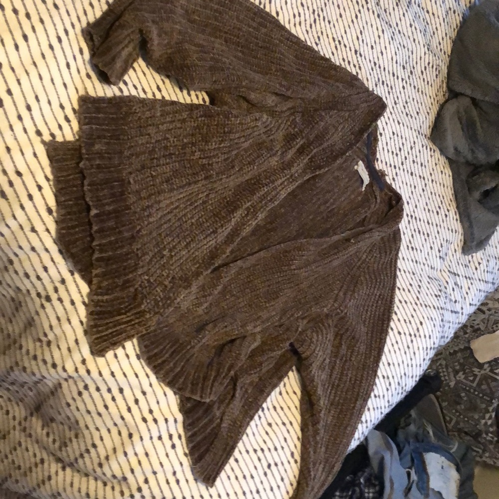 Brown soft sweater. No buttons.